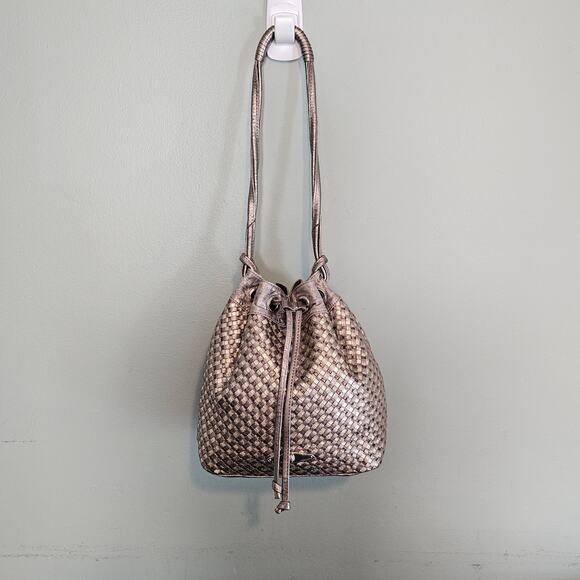 Elliott Lucca Silver Metallic Leather Woven Drawstring Bucket Purse - Picture 2 of 9